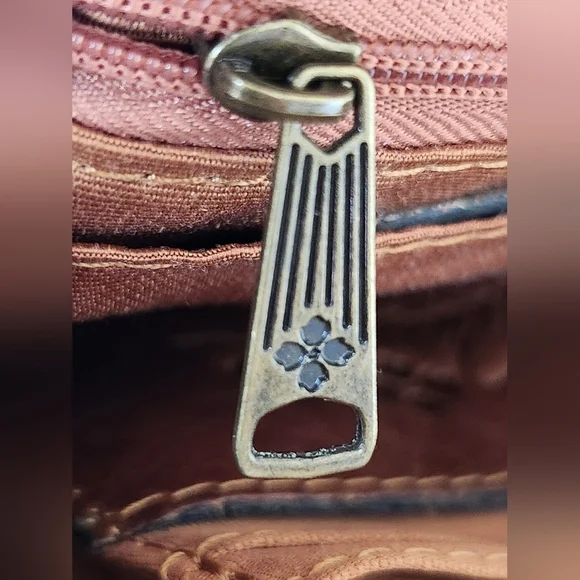 Patricia Nash Kiss Lock Large Wristlet - Picture 4 of 14